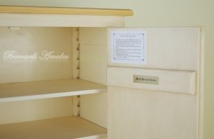 Armadietto stipetto 2 ante in legno laccato con decori stile classico